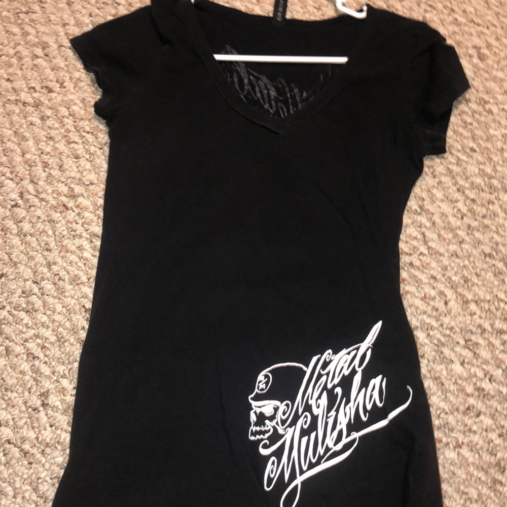 V-neck t-shirt